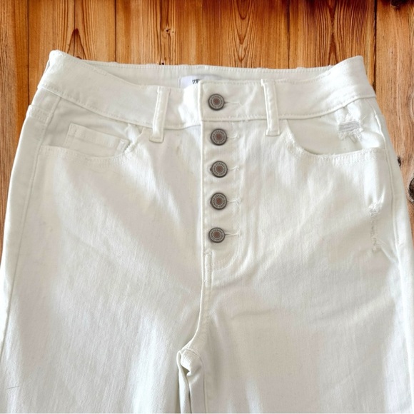 Zenana Size 9/28 White High Rise Button Flare Denim Jeans - Picture 2 of 5